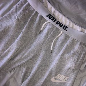 Nike rally sweatpants- sz M . Tight bottoms